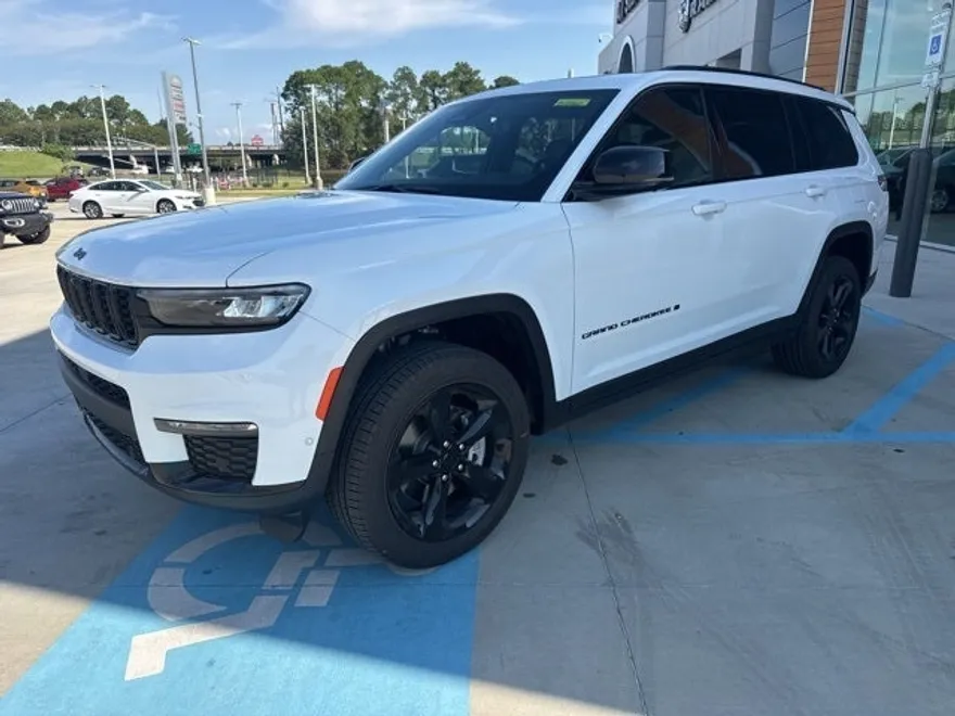 2025 Jeep Grand Cherokee Limited photo 1