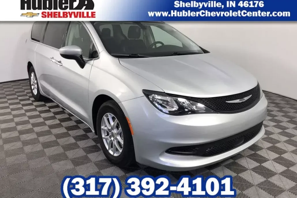 2022 Chrysler Voyager LX photo 1