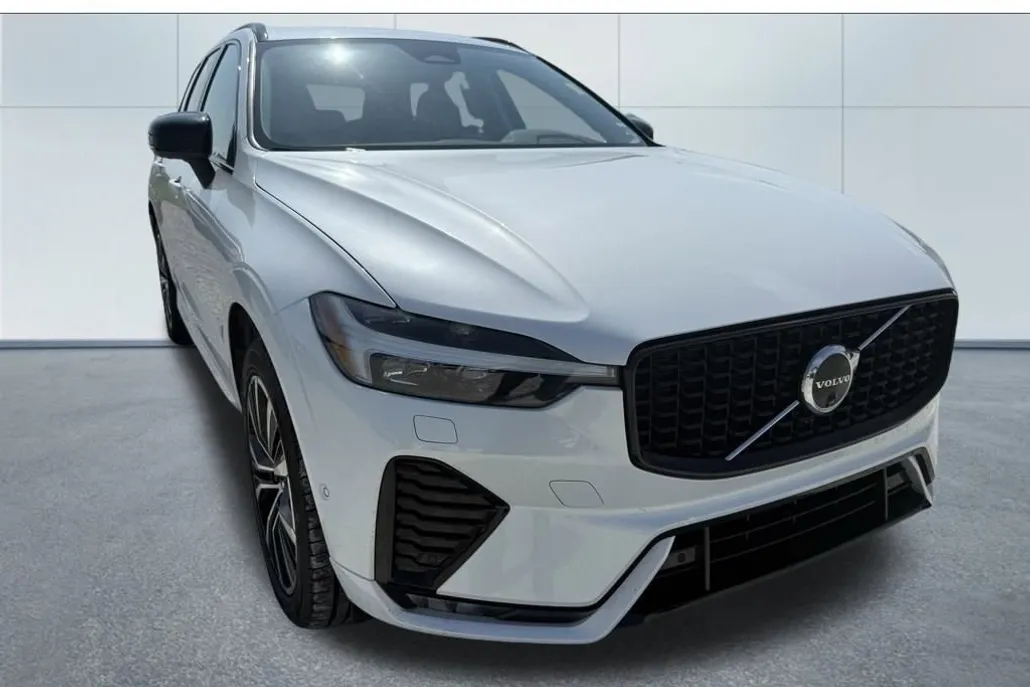 2024 Volvo XC60 Plus photo 1
