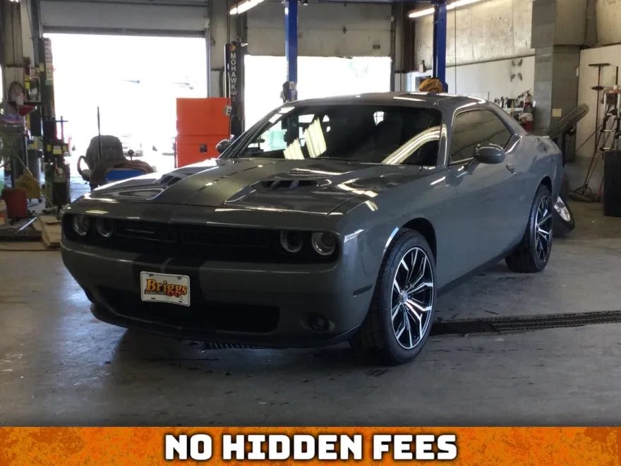 2019 Dodge Challenger SXT photo 1
