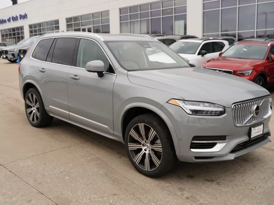 2025 Volvo XC90 T8 Plus photo 1