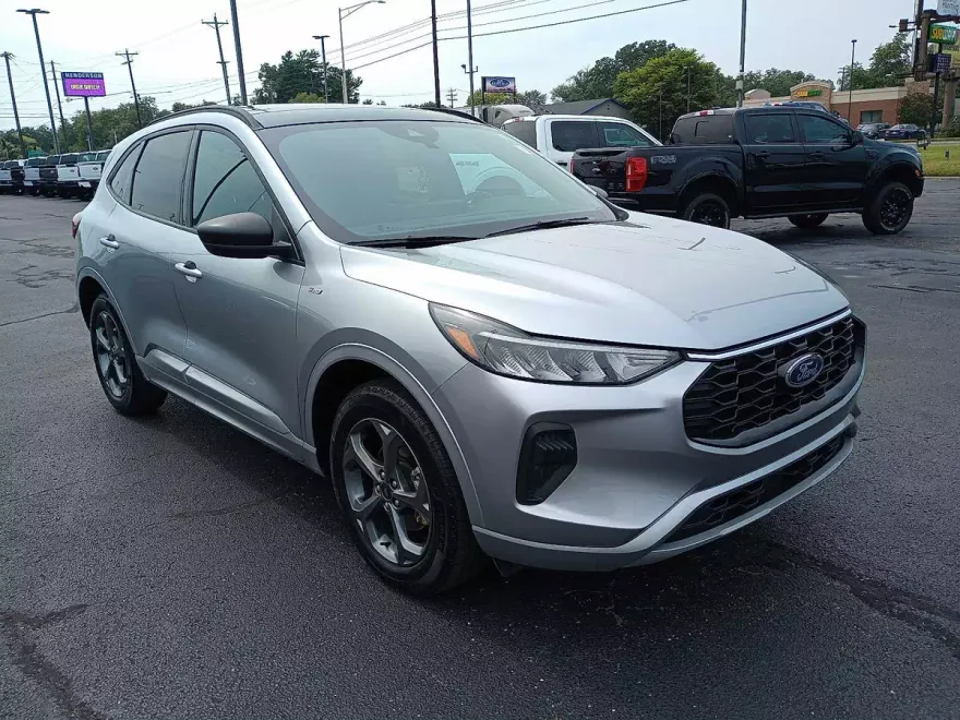 2024 Ford Escape ST-Line photo 1