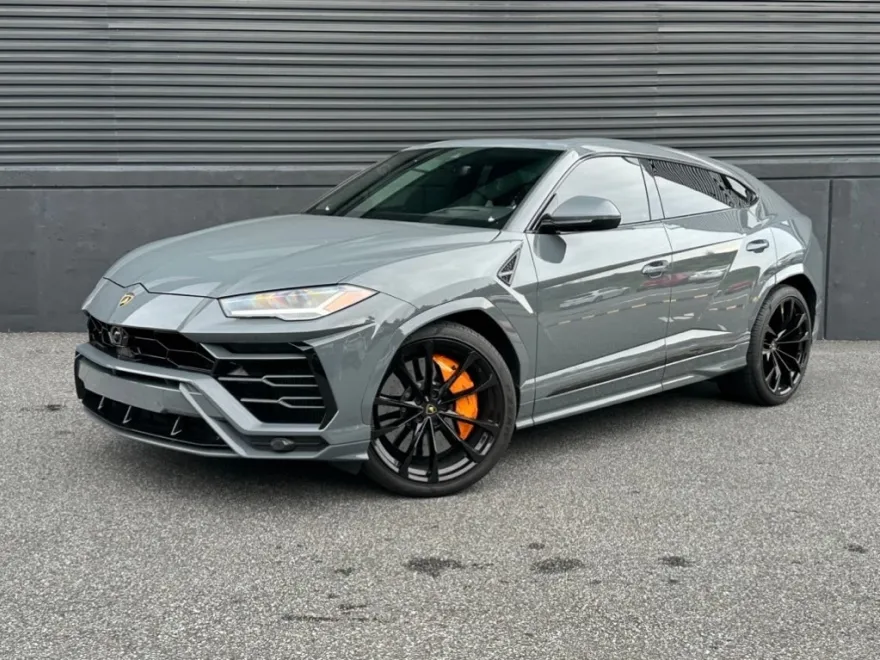 2022 Lamborghini Urus Base photo 1