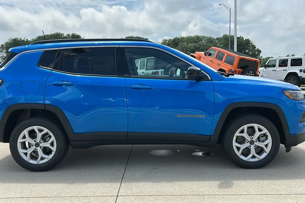2025 Jeep Compass Latitude photo 1