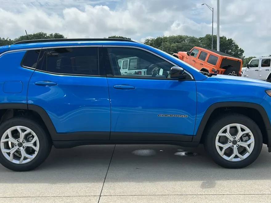2025 Jeep Compass Latitude photo 1