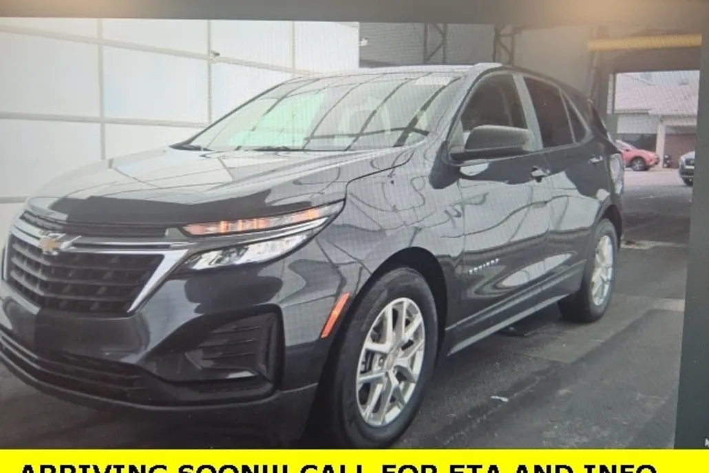 2022 Chevrolet Equinox LS photo 1
