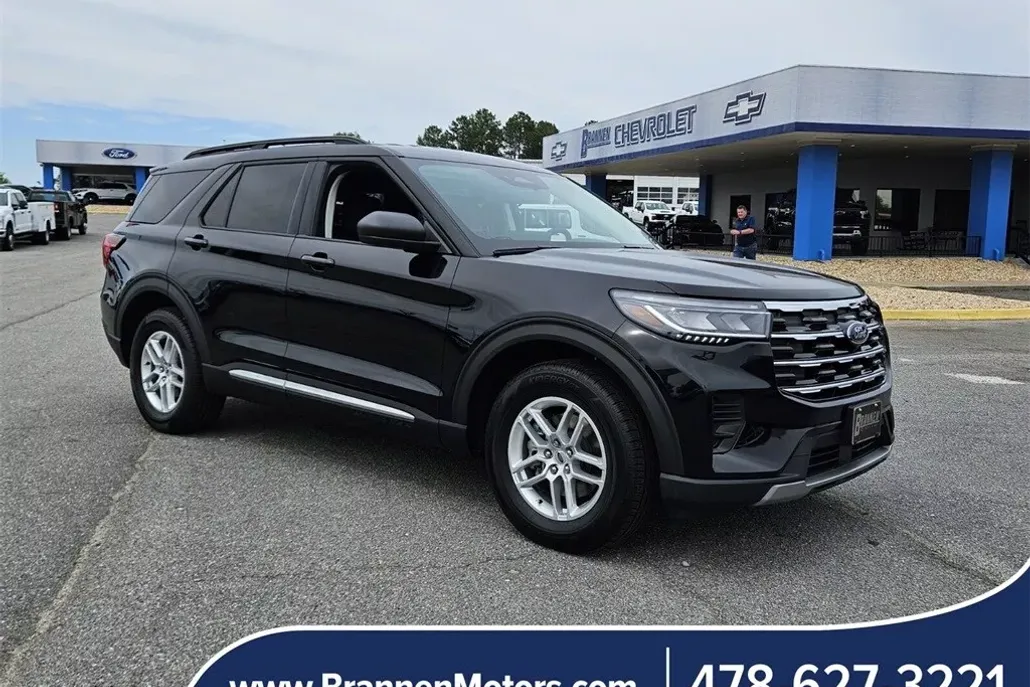 2025 Ford Explorer photo 1