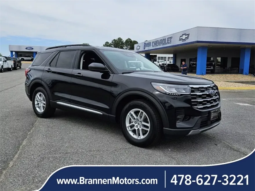 2025 Ford Explorer photo 1