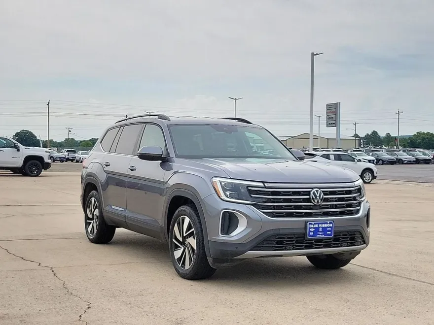 2024 Volkswagen Atlas SE Technology photo 1