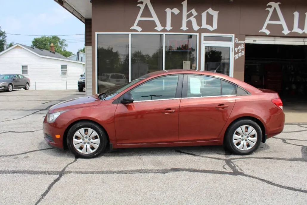 2012 Chevrolet Cruze LS photo 1