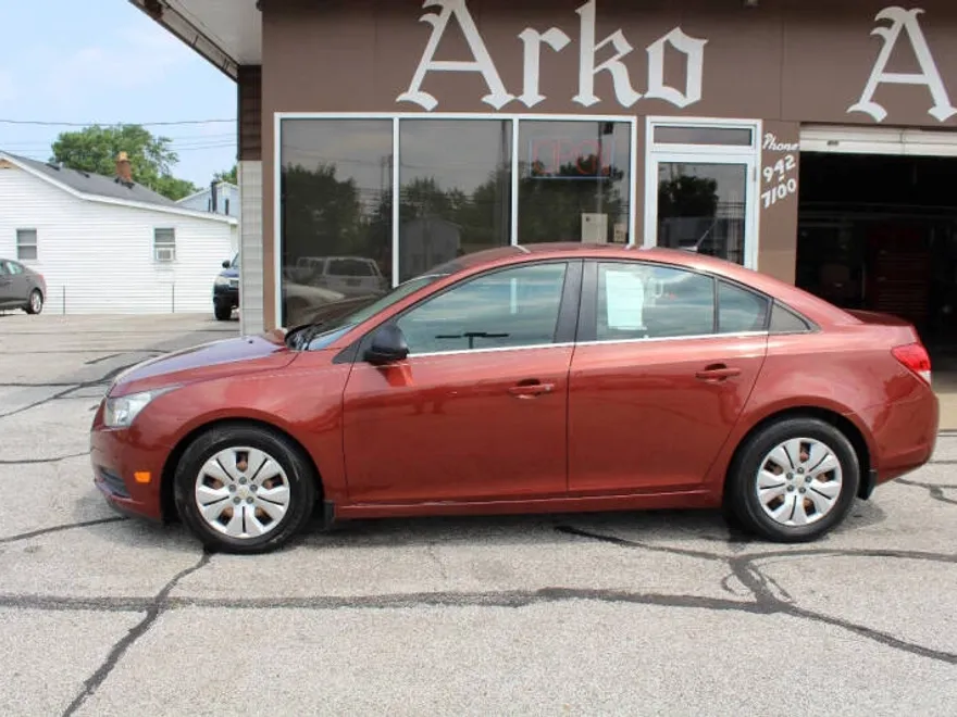 2012 Chevrolet Cruze LS photo 1