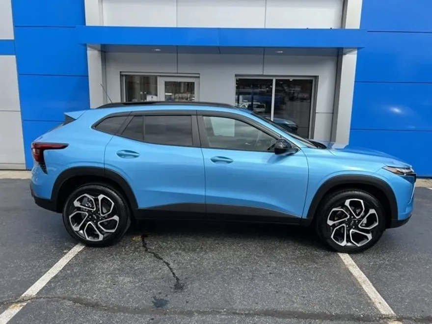 2025 Chevrolet Trax photo 1