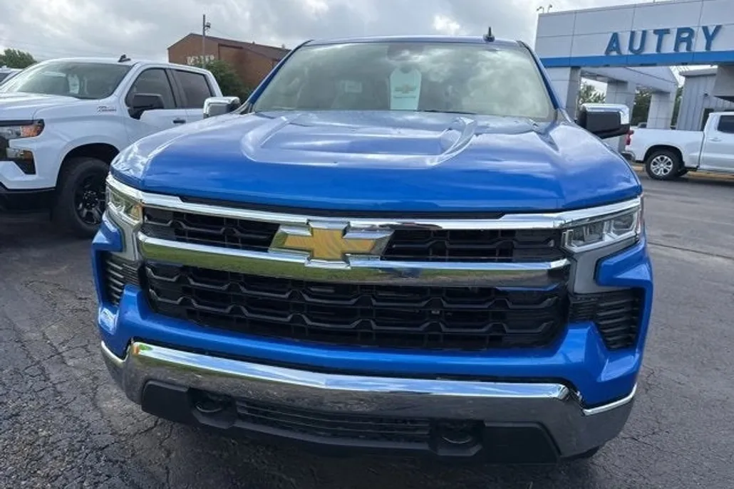 2025 Chevrolet Silverado 1500 LT photo 1