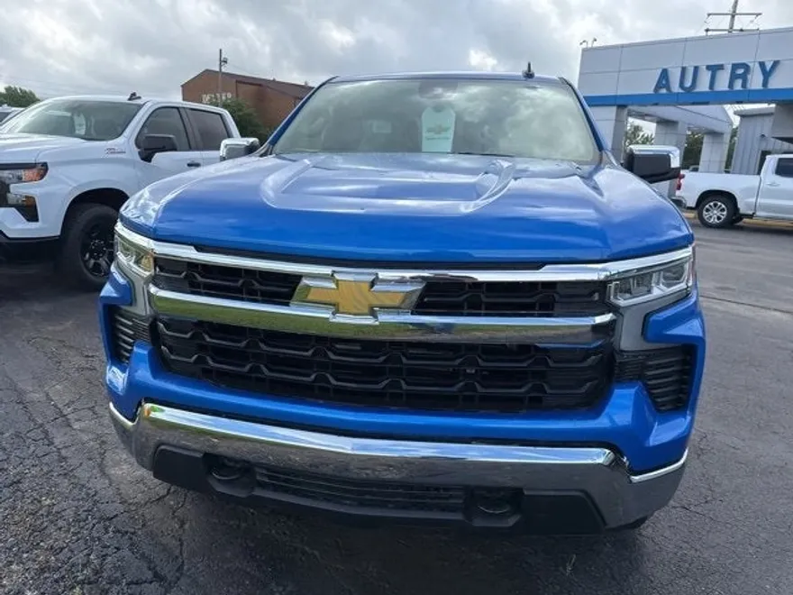 2025 Chevrolet Silverado 1500 LT photo 1