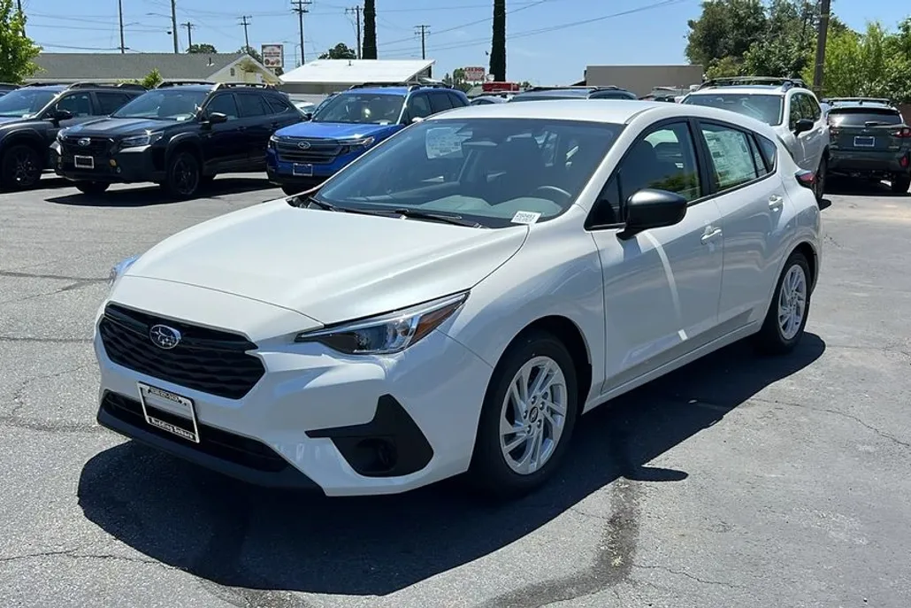2025 Subaru Impreza Base photo 1