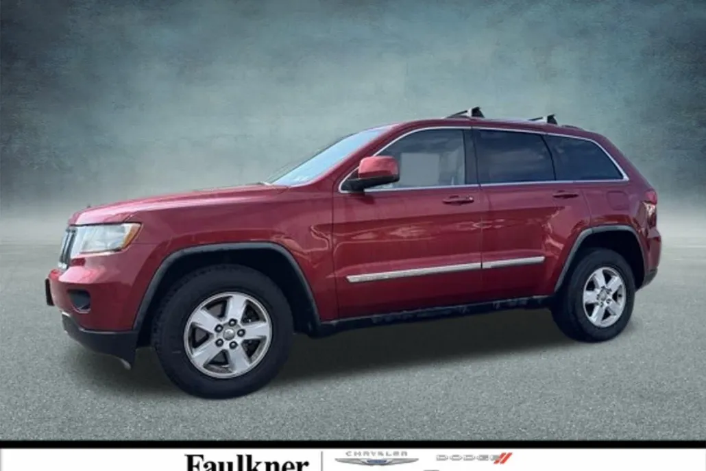 2011 Jeep Grand Cherokee Laredo photo 1