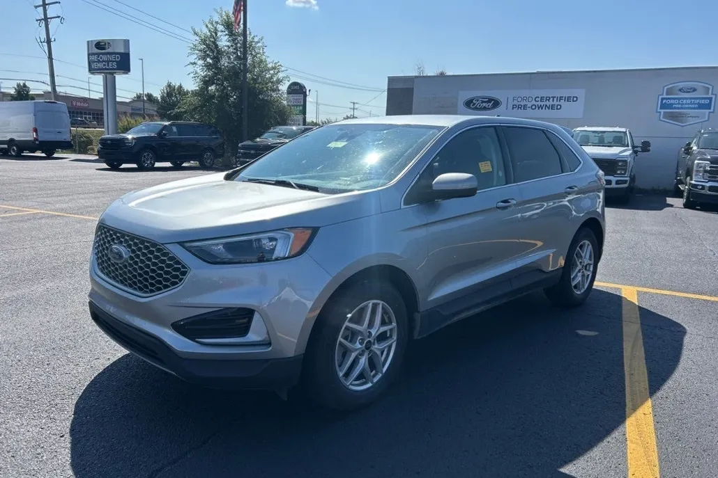 2024 Ford Edge SEL photo 1