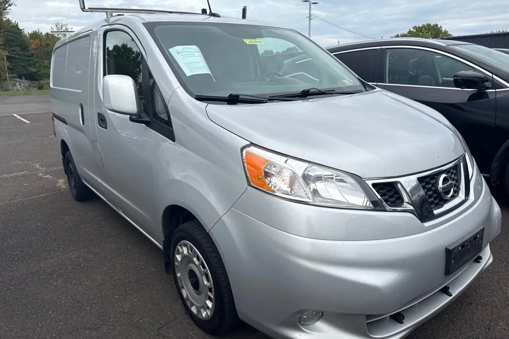 2020 Nissan NV200 SV photo 1