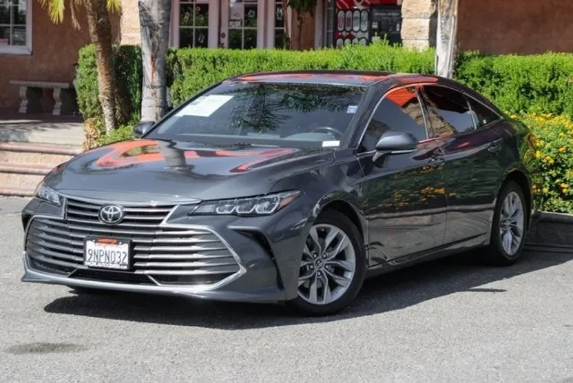 2019 Toyota Avalon XLE photo 1