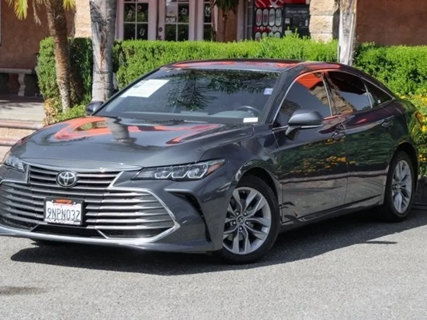 2019 Toyota Avalon XLE photo 1