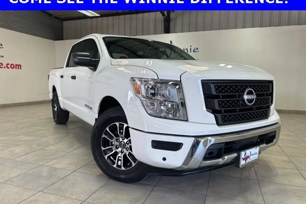 2024 Nissan Titan SV photo 1