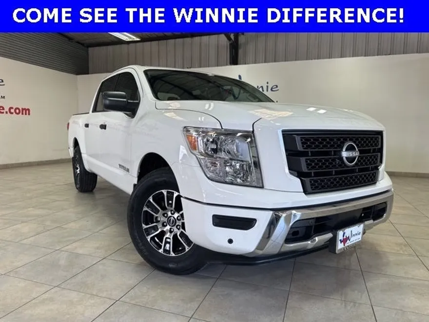 2024 Nissan Titan SV photo 1