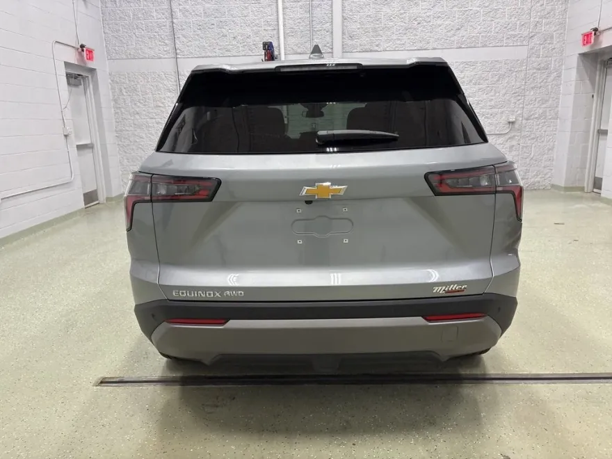 2026 Chevrolet Equinox LT photo 1