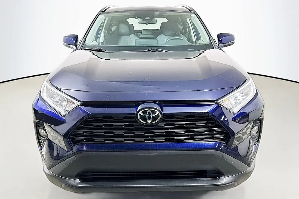 2021 Toyota RAV4 XLE photo 1