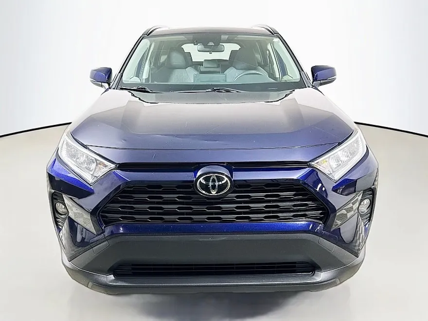 2021 Toyota RAV4 XLE photo 1
