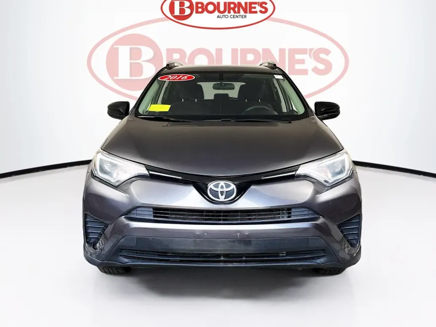 2016 Toyota RAV4 LE photo 1