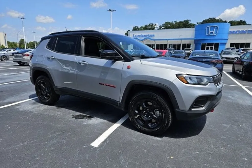 2023 Jeep Compass Trailhawk photo 1
