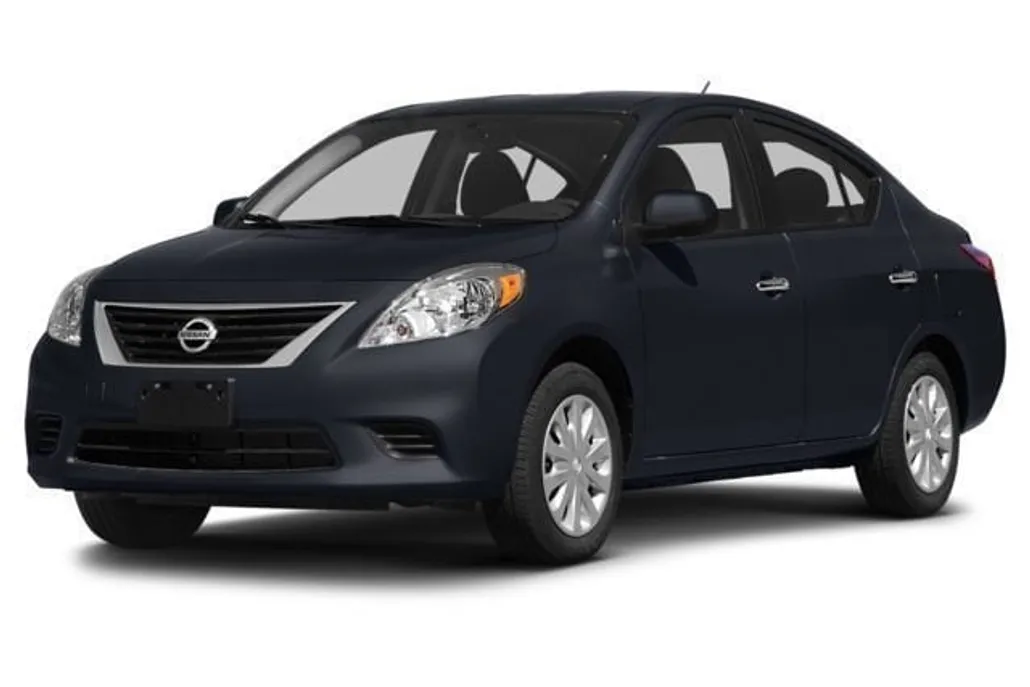 2018 Nissan Versa Sedan SV photo 1