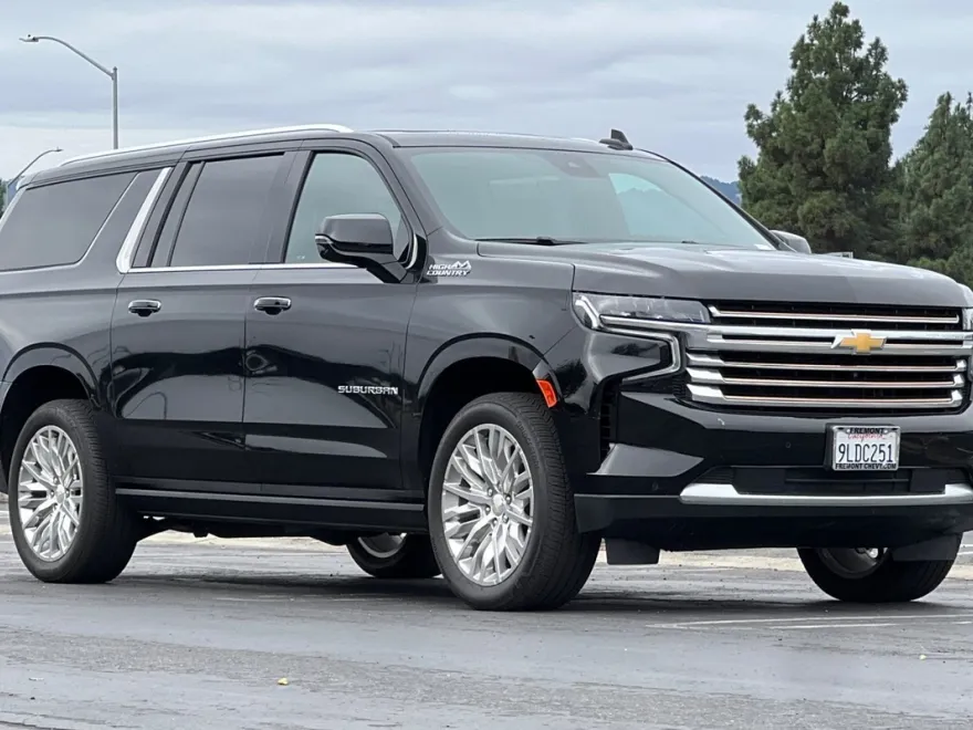 2024 Chevrolet Suburban High Country photo 1