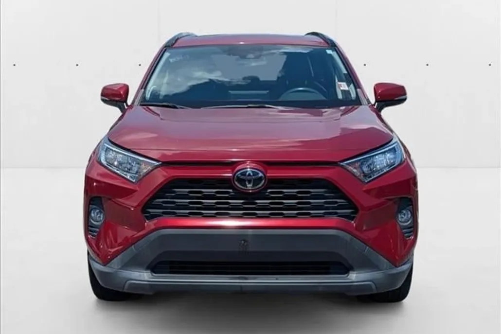 2020 Toyota RAV4 XLE Premium photo 1