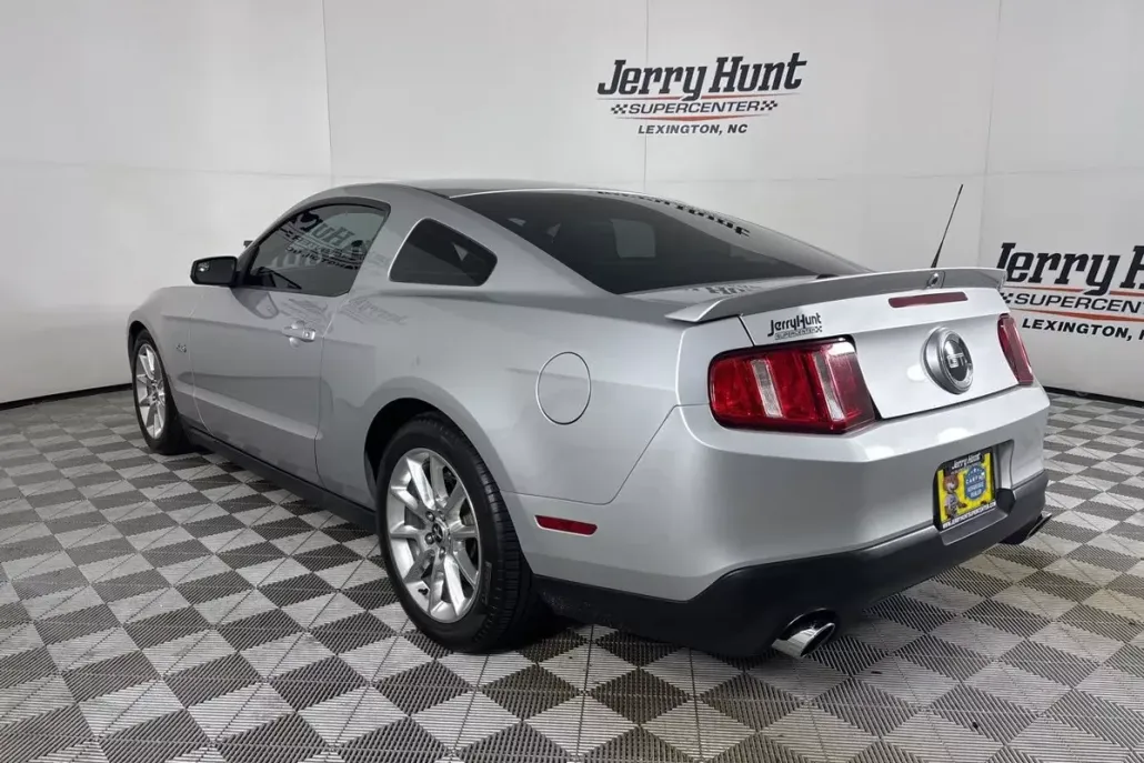 2011 Ford Mustang GT Premium photo 1