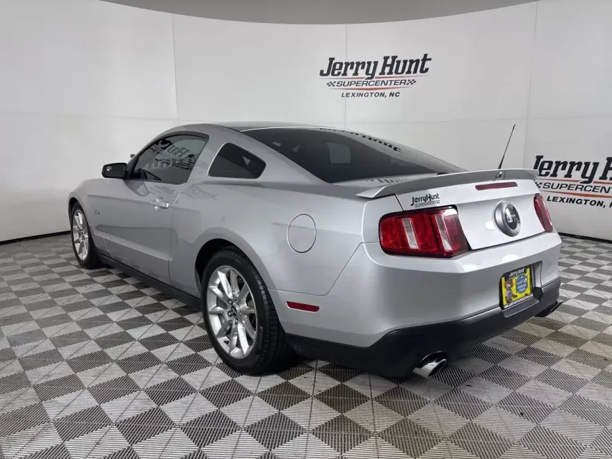 2011 Ford Mustang GT Premium photo 1