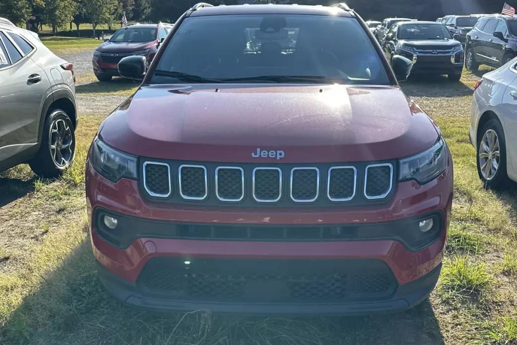 2024 Jeep Compass Latitude photo 1