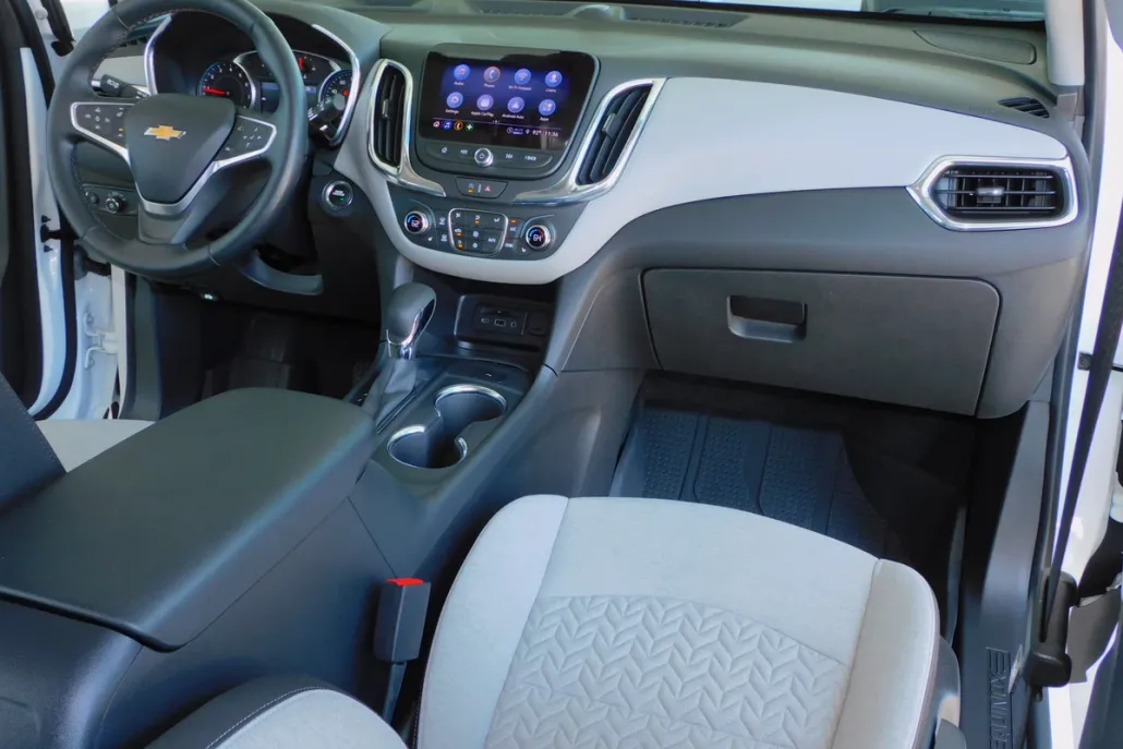 2023 Chevrolet Equinox LT photo 1