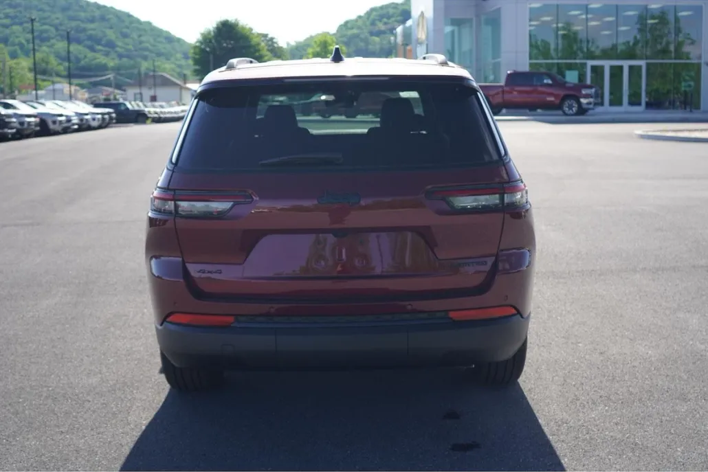2025 Jeep Grand Cherokee Limited photo 1