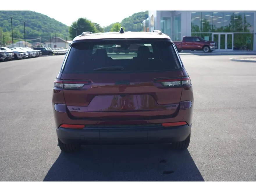 2025 Jeep Grand Cherokee Limited photo 1