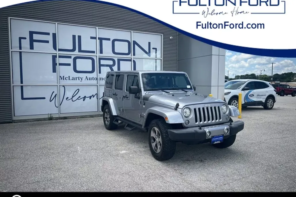 2017 Jeep Wrangler Unlimited Sahara photo 1