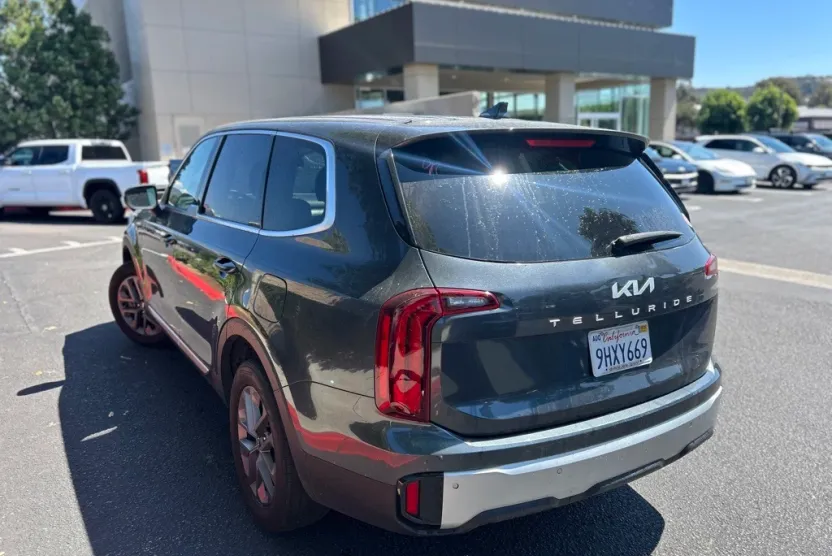 2024 Kia Telluride LX photo 1