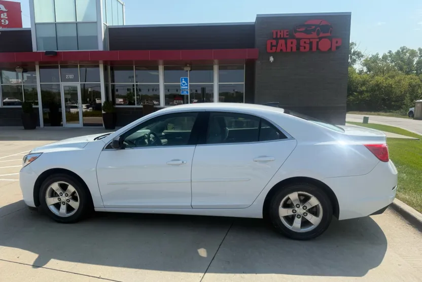 2015 Chevrolet Malibu photo 1
