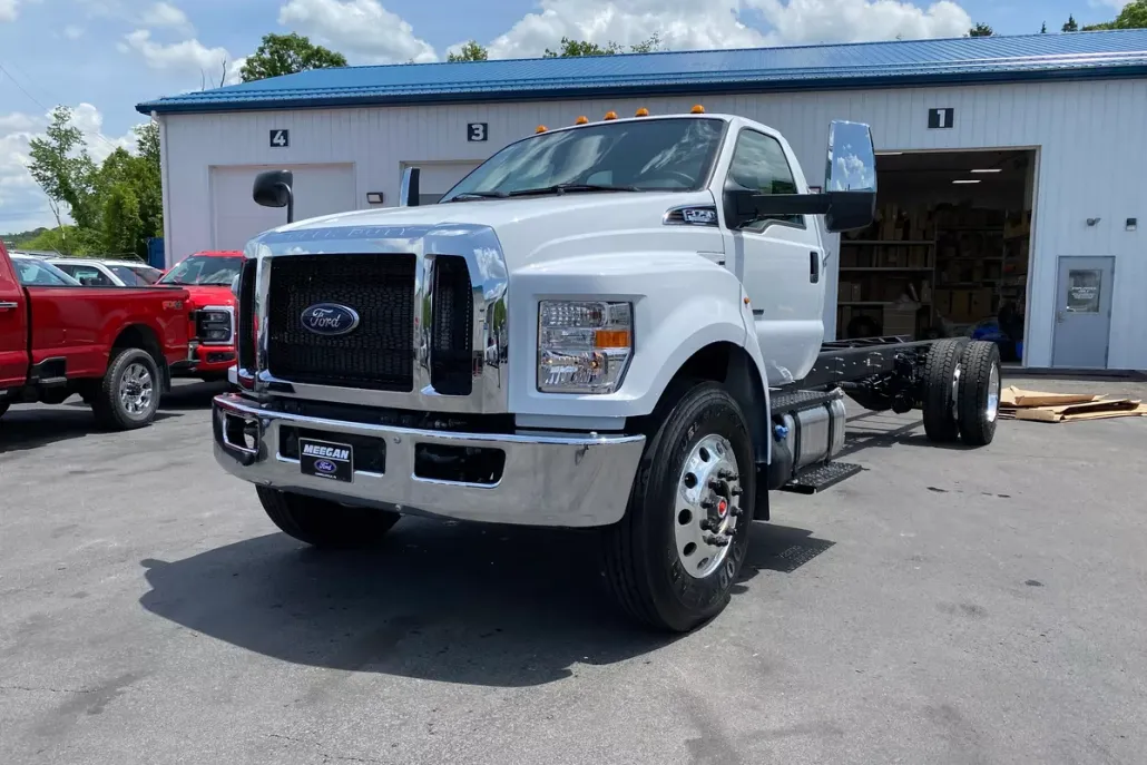 2025 Ford F-750 Regular Cab photo 1