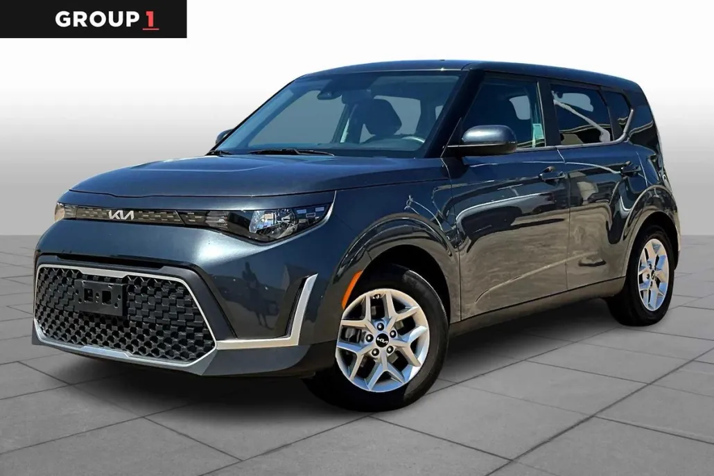 2023 Kia Soul LX photo 1