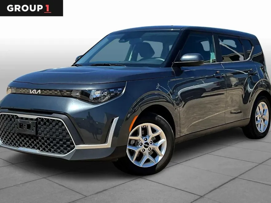 2023 Kia Soul LX photo 1