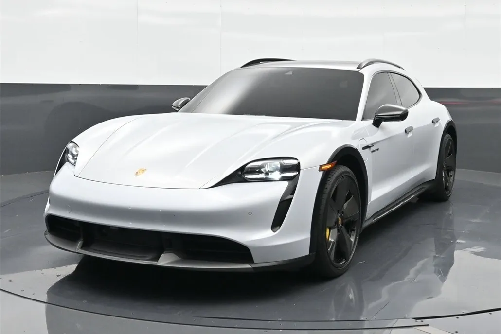 2022 Porsche Taycan Cross Turismo Turbo photo 1