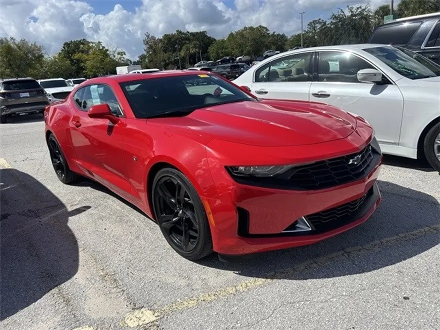 2019 Chevrolet Camaro 1LT photo 1