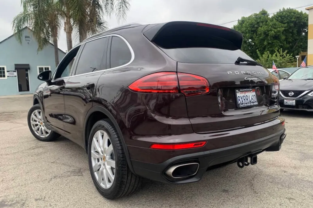2016 Porsche Cayenne photo 1