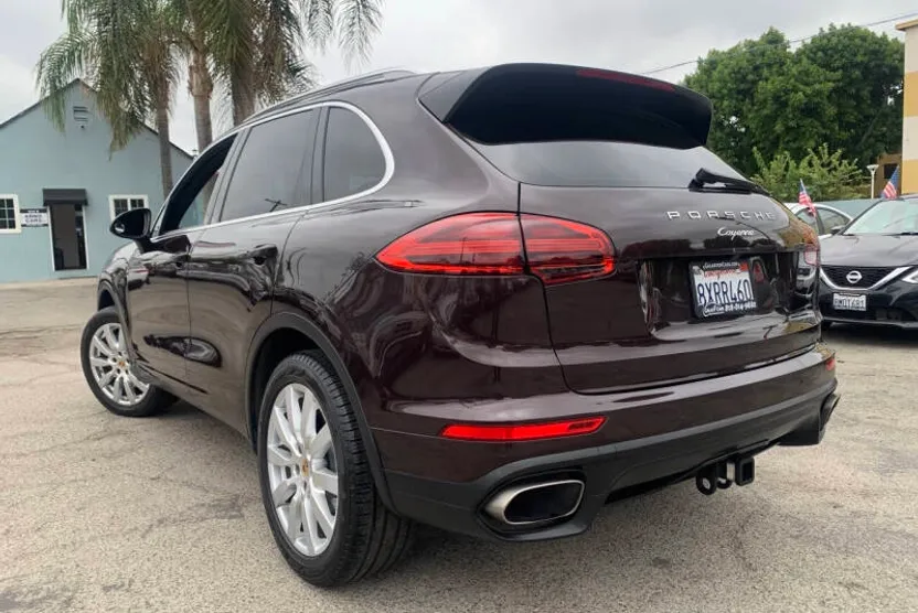 2016 Porsche Cayenne photo 1